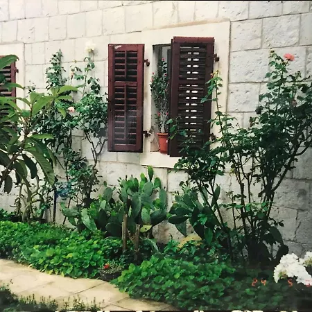 Apartment Mari Garden *