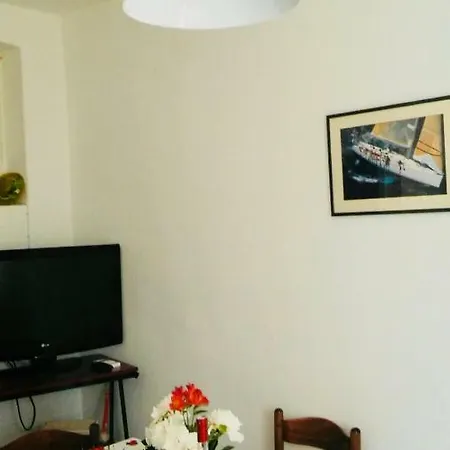 Mari Garden Apartment *