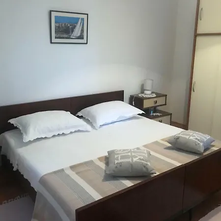 Mari Garden Apartment Kastela