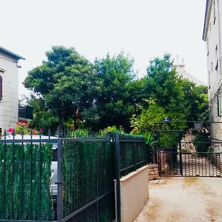 Mari Garden Apartment *